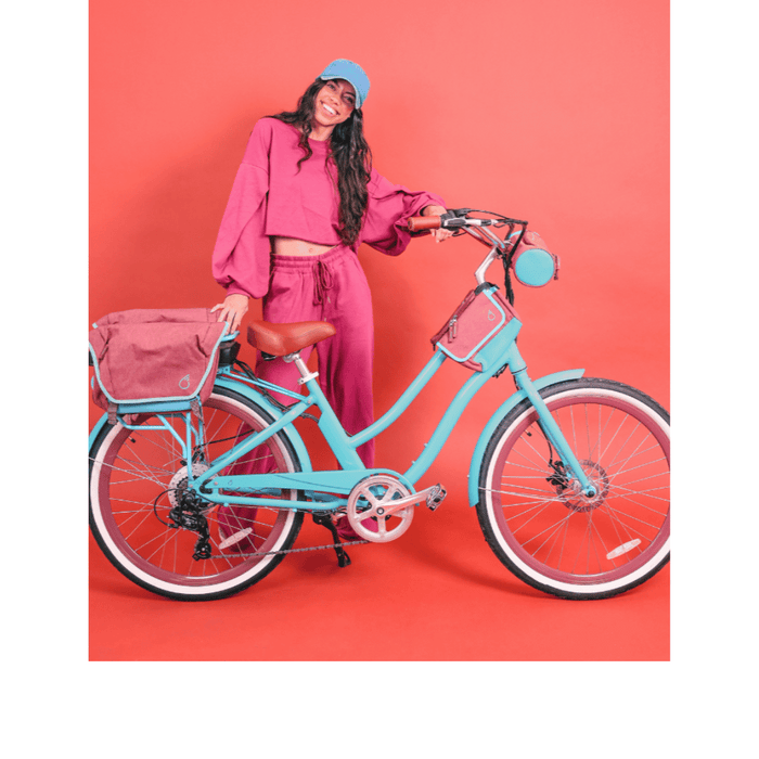 EVRY_journey_500W_Model_Holding